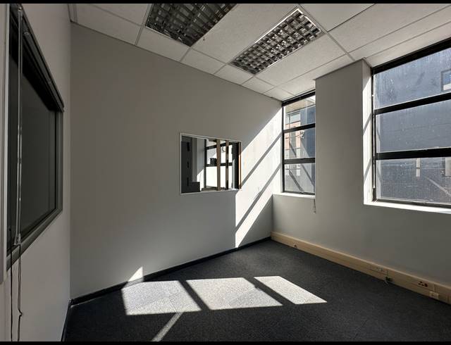 130.70M² OFFICE TO LET IN ECO PARK ESTATE